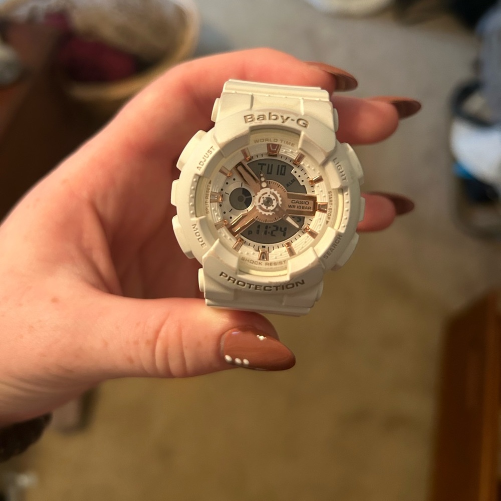 Baby G-Shock watch for women!! Very lightly worn. Great condition.